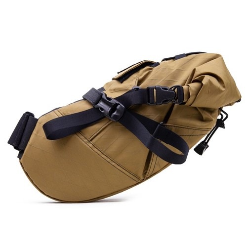 フェアウェザー　seat bag（x-pac）カラー:coyote FAIRWEATHER* seat bag (x-pac coyote) - BLUE LUG ONLINE STORE