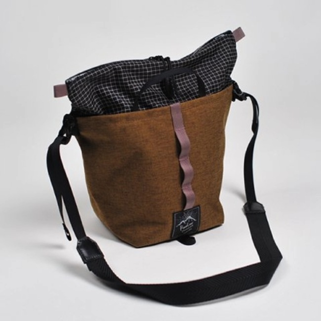 ロウロウマウンテンワークス　タビチビトート　ブラウン ロウロウマウンテンワークス RawLow Mountain Works