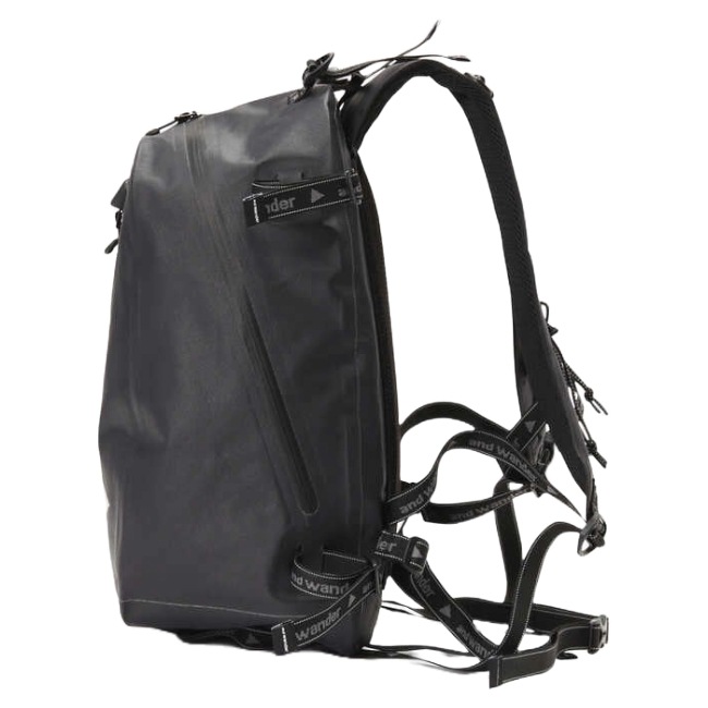 アンドワンダー and wander waterproof daypack