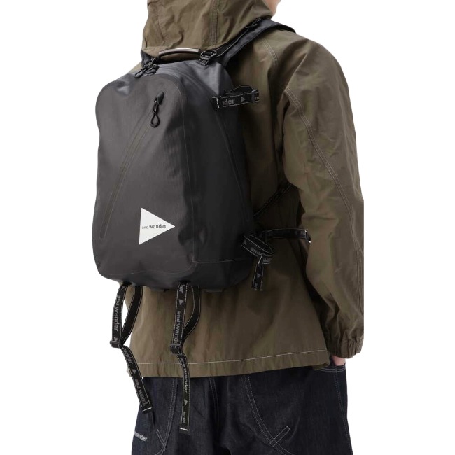 アンドワンダー and wander waterproof daypack