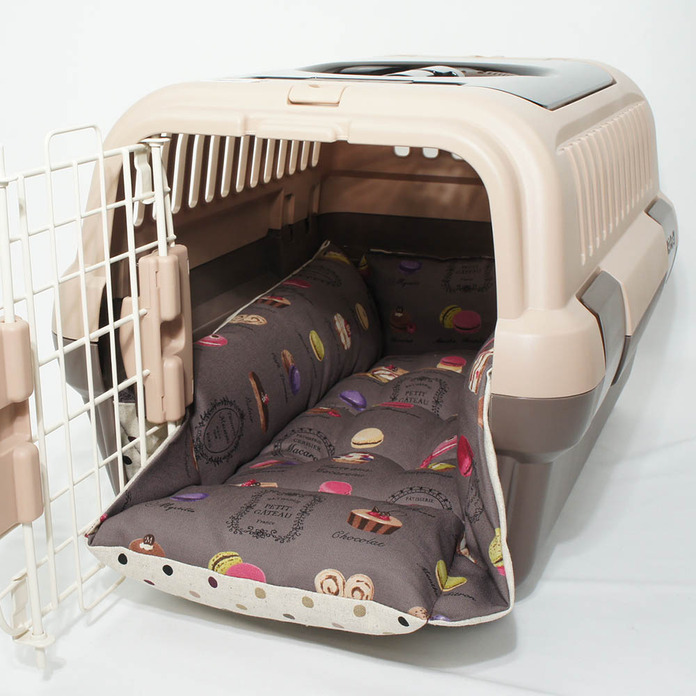 ペットが喜ぶ キャリークッションベッド/クレートクッション マカロンチョコドット Sサイズ