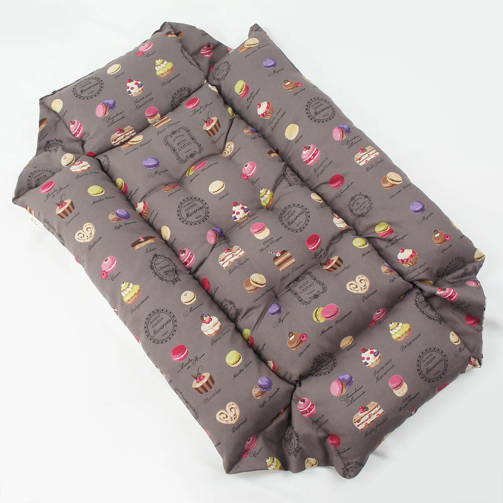 ペットが喜ぶ キャリークッションベッド/クレートクッション マカロンチョコドット Mサイズ