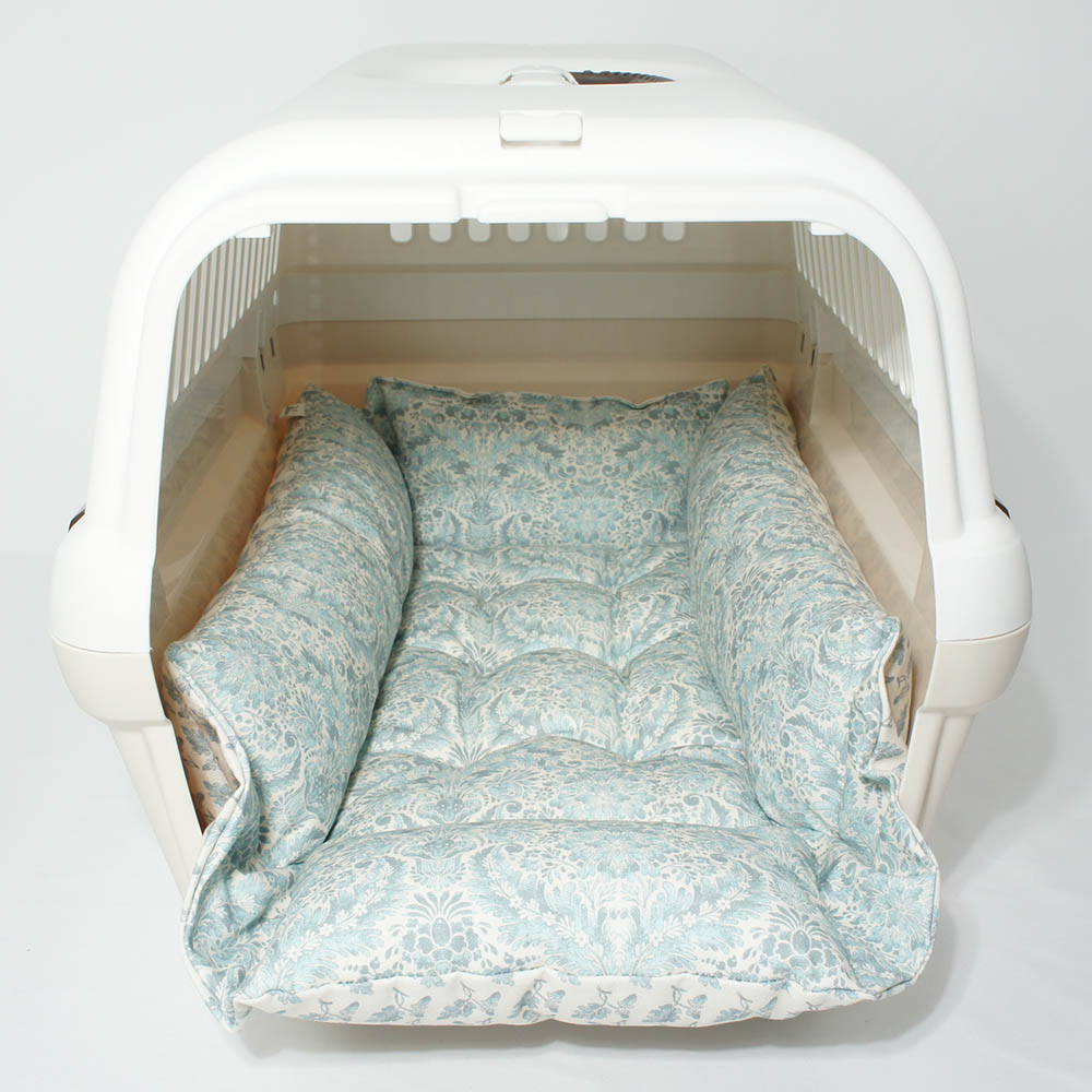 ペットが喜ぶ キャリークッションベッド/クレートクッション  royal albert ダマスク アラベスク サックスブルー Mサイズ