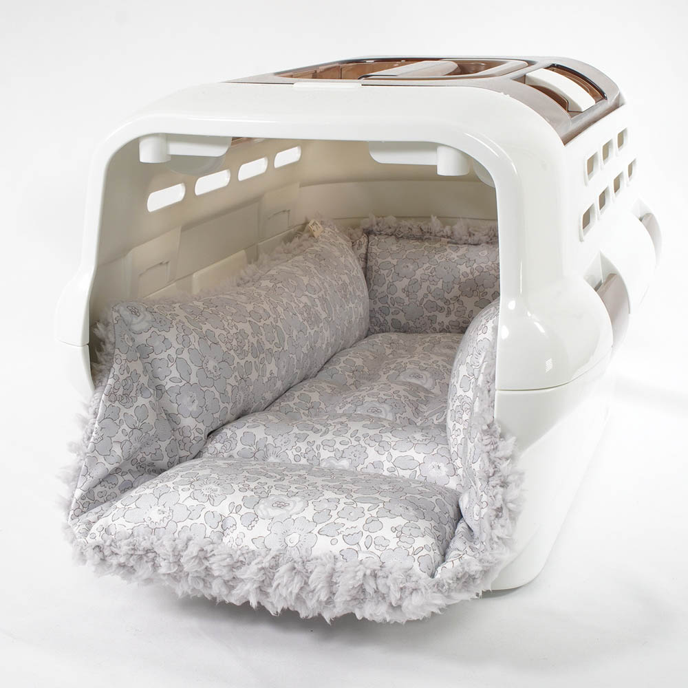 ペットが喜ぶ キャリークッションベッド リバティプリント Betsy グレーファー Sサイズ