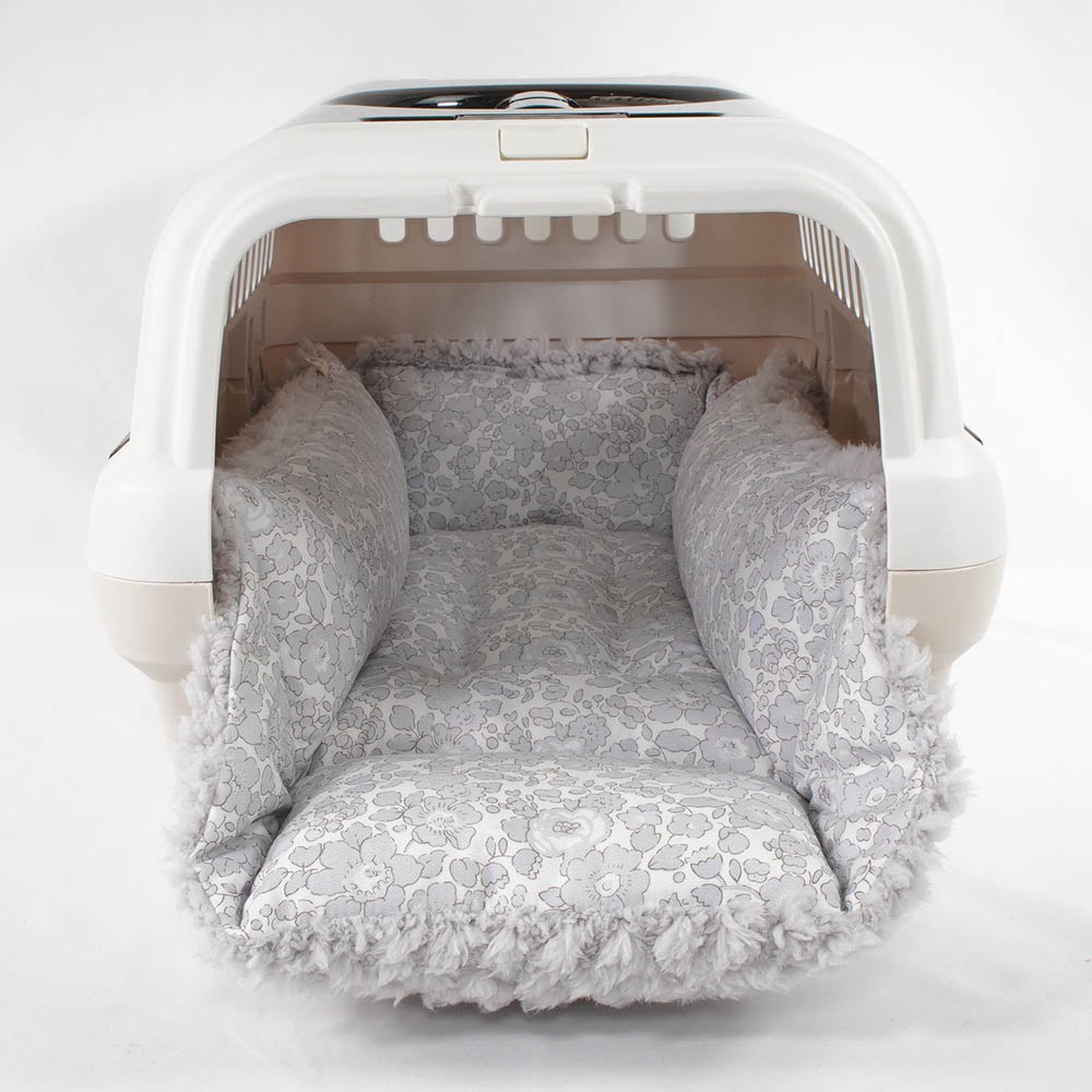 ペットが喜ぶ キャリークッションベッド リバティプリント Betsy グレーファー Sサイズ