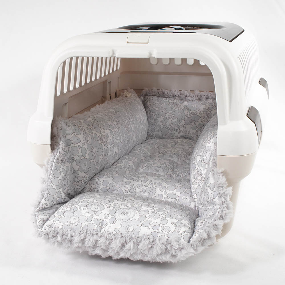 ペットが喜ぶ キャリークッションベッド リバティプリント Betsy グレーファー Sサイズ