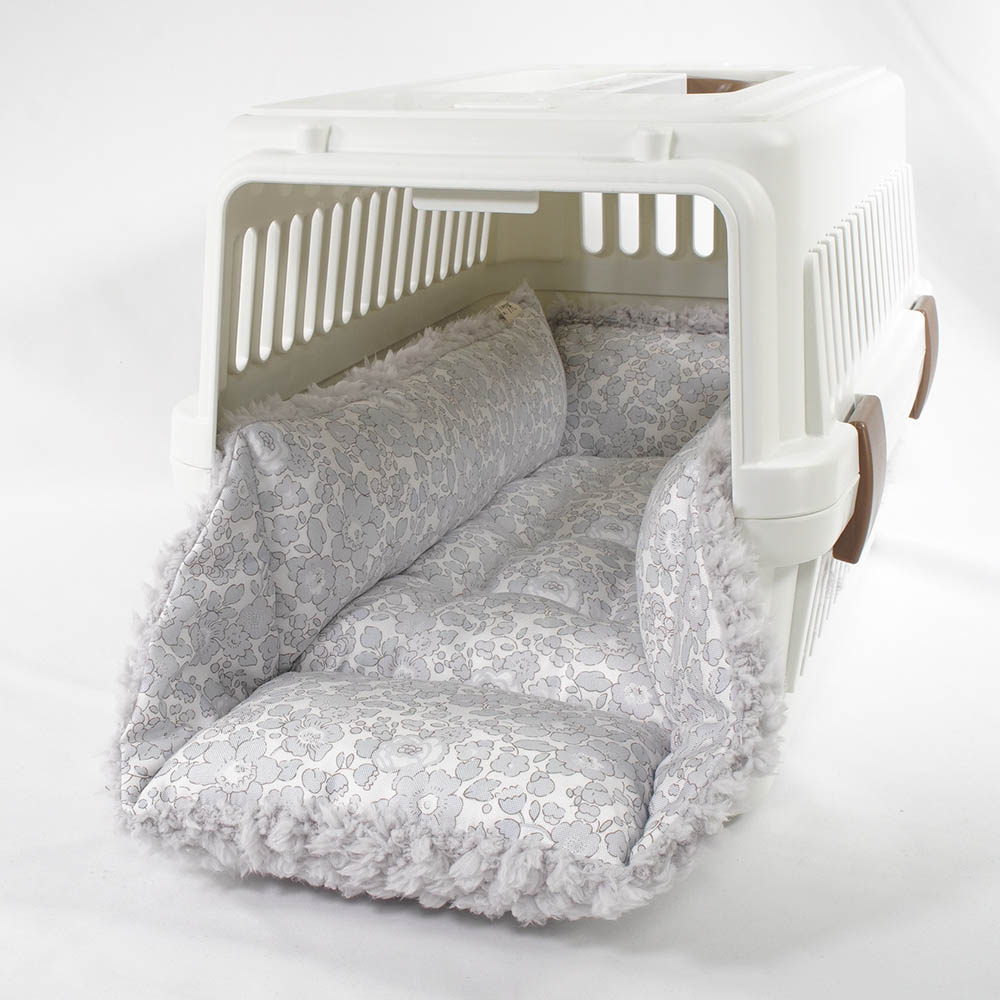 ペットが喜ぶ キャリークッションベッド リバティプリント Betsy グレーファー Sサイズ