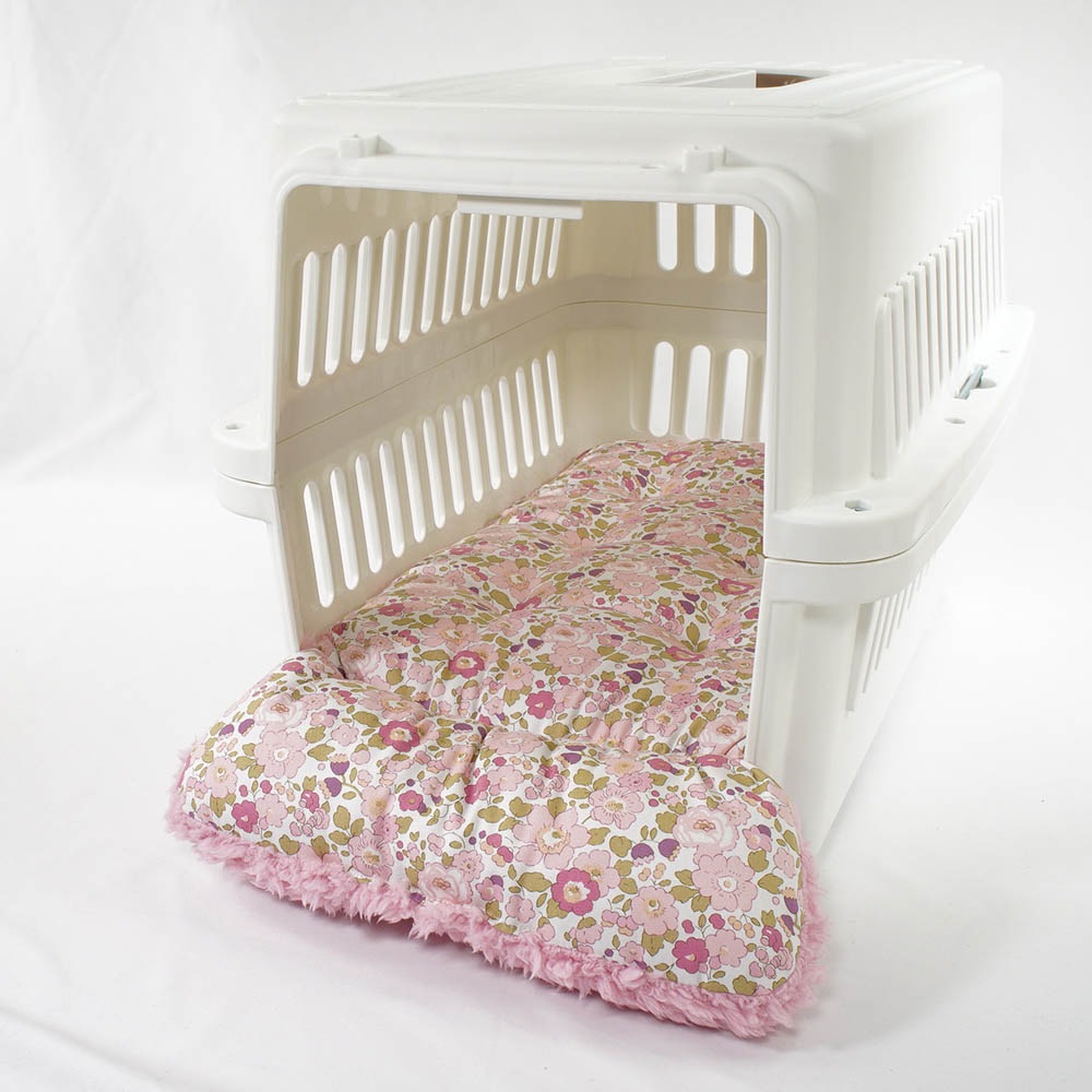 あごのせ縁無しクッション/クレートクッション リバティプリント Betsy ピンクファー Mサイズ