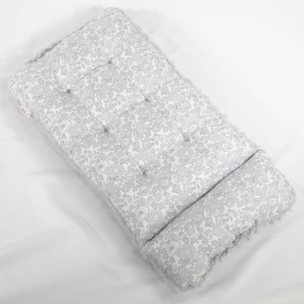 あごのせ縁無しクッション/クレートクッション リバティプリント Betsy グレーファー Sサイズ