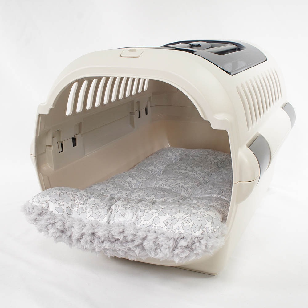 あごのせ縁無しクッション/クレートクッション リバティプリント Betsy グレーファー Sサイズ