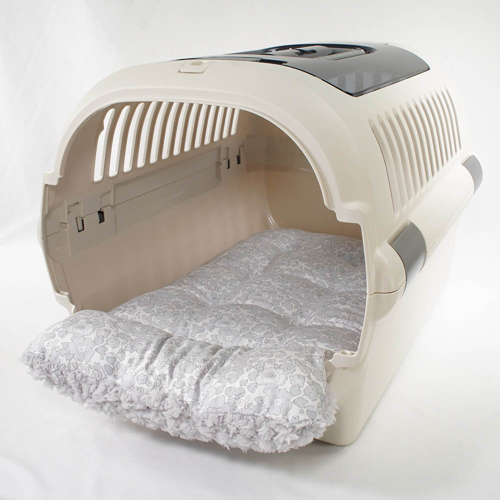 あごのせ縁無しクッション/クレートクッション リバティプリント Betsy グレーファー Mサイズ