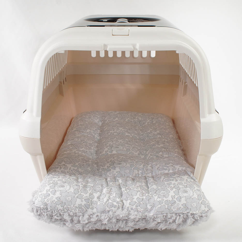 あごのせ縁無しクッション/クレートクッション リバティプリント Betsy グレーファー Mサイズ