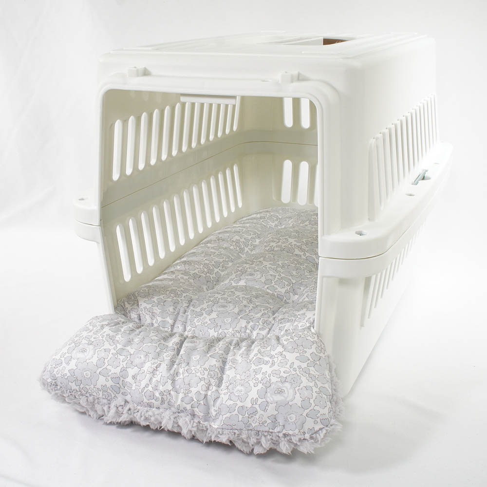 あごのせ縁無しクッション/クレートクッション リバティプリント Betsy グレーファー Mサイズ