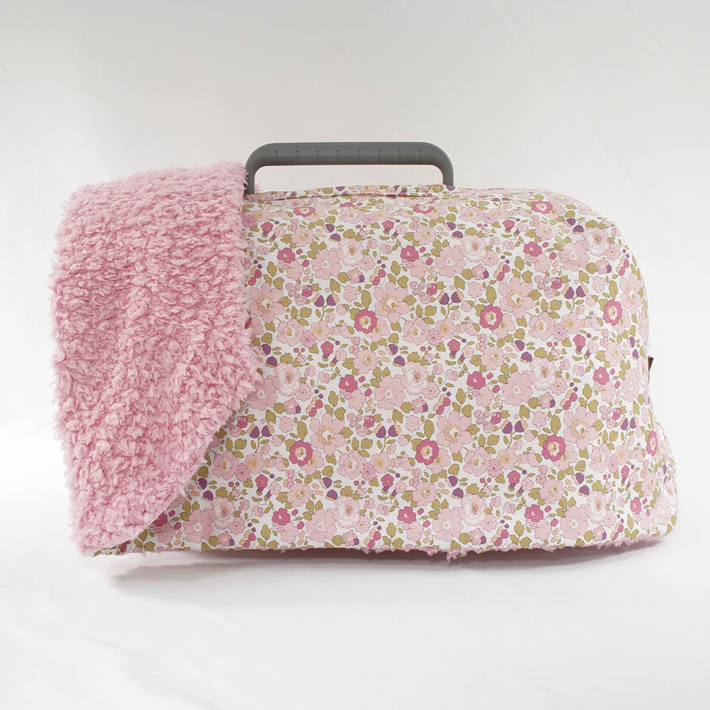 あったか3WAY キャリーカバーブランケット リバティプリント Betsy ピンクファー<マルチ幅> Sサイズ(トグルボタン付き)