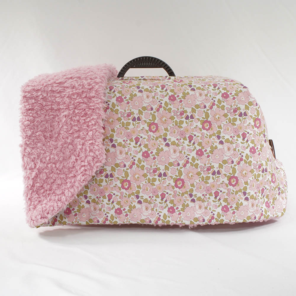 あったか3WAY キャリーカバーブランケット リバティプリント Betsy ピンクファー<マルチ幅> Sサイズ(トグルボタン付き)