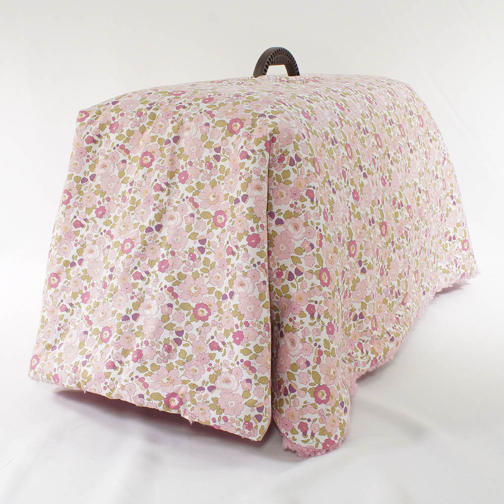 あったか３WAY キャリーカバーブランケット リバティプリント Betsy ピンクファー＜マルチ幅＞ Mサイズ（トグルボタン無し）