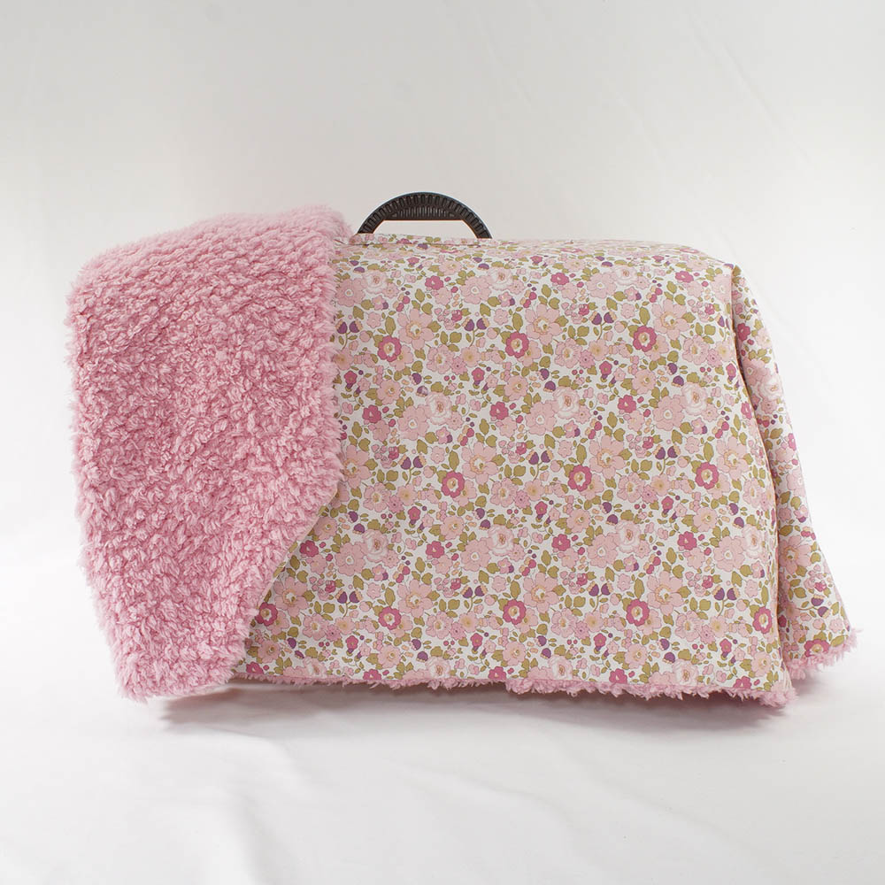あったか３WAY キャリーカバーブランケット リバティプリント Betsy ピンクファー＜マルチ幅＞ Mサイズ（トグルボタン無し）