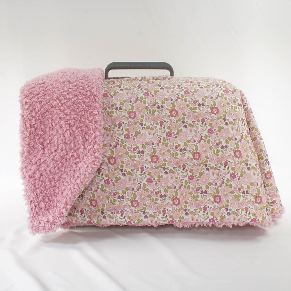 あったか３WAY キャリーカバーブランケット リバティプリント Betsy ピンクファー＜マルチ幅＞ Mサイズ（トグルボタン無し）