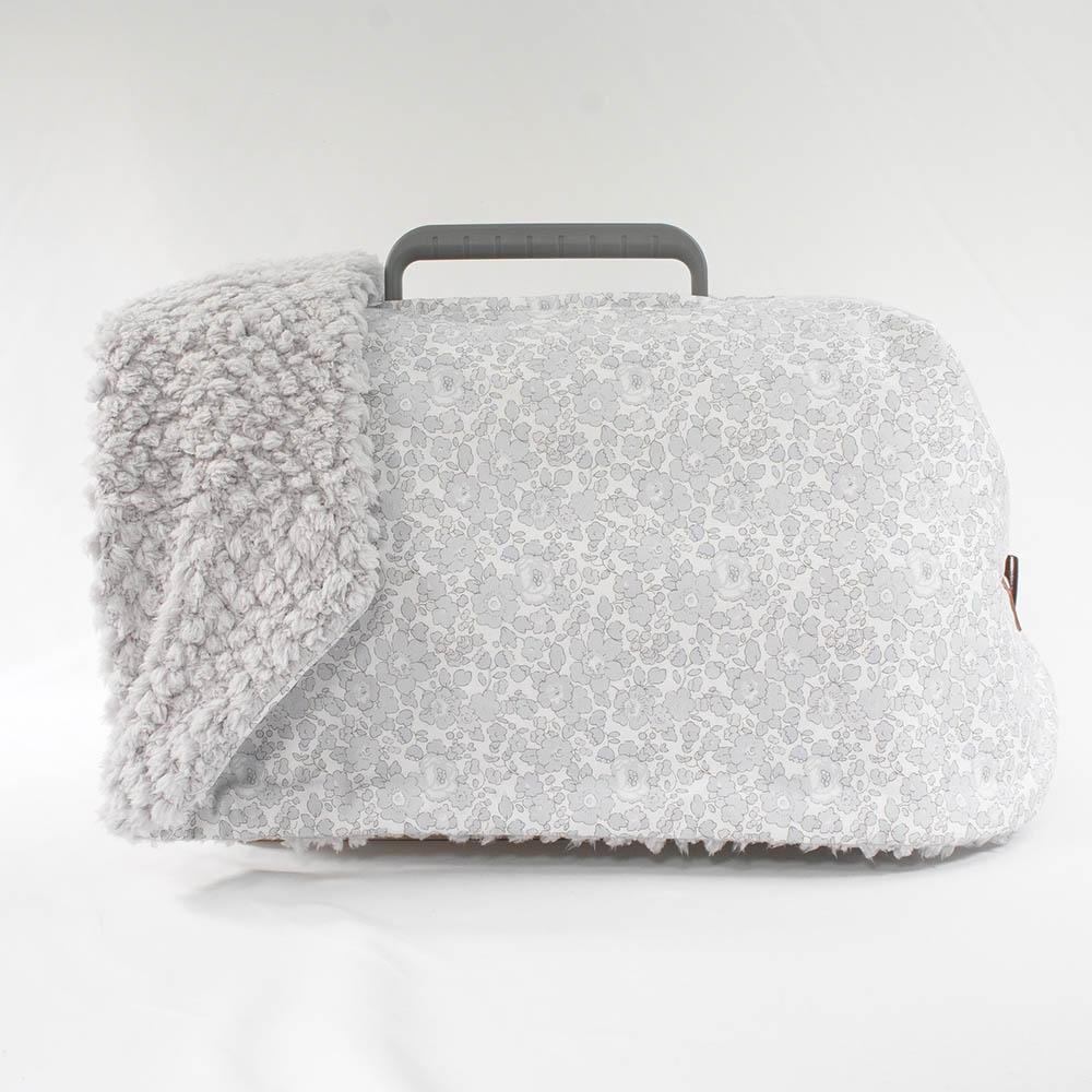 あったか３WAY キャリーカバーブランケット リバティプリント Betsy グレーファー＜マルチ幅＞ Sサイズ（トグルボタン付き）