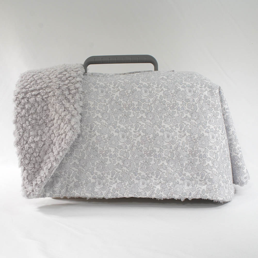 あったか３WAY キャリーカバーブランケット リバティプリント Betsy グレーファー＜マルチ幅＞ Sサイズ（トグルボタン無し）