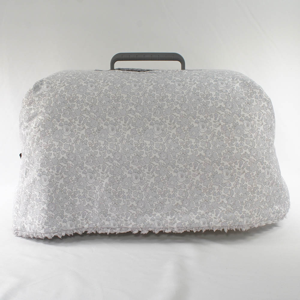 あったか３WAY キャリーカバーブランケット リバティプリント Betsy グレーファー＜マルチ幅＞ Mサイズ（トグルボタン付き）