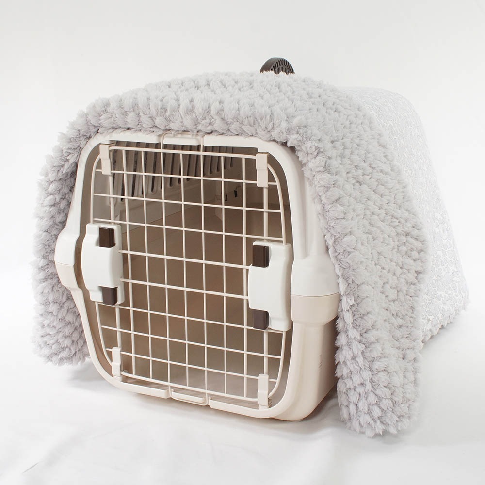 あったか３WAY キャリーカバーブランケット リバティプリント Betsy グレーファー＜マルチ幅＞ Mサイズ（トグルボタン付き）