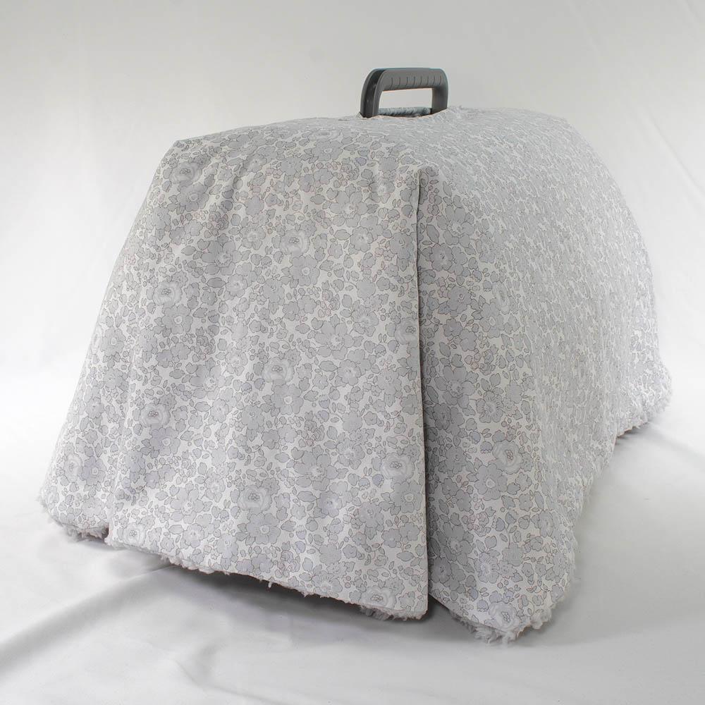 あったか３WAY キャリーカバーブランケット リバティプリント Betsy グレーファー＜マルチ幅＞ Mサイズ（トグルボタン無し）