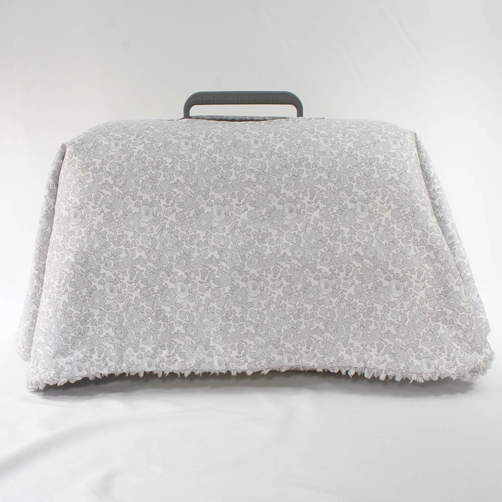 あったか３WAY キャリーカバーブランケット リバティプリント Betsy グレーファー＜マルチ幅＞ Mサイズ（トグルボタン無し）