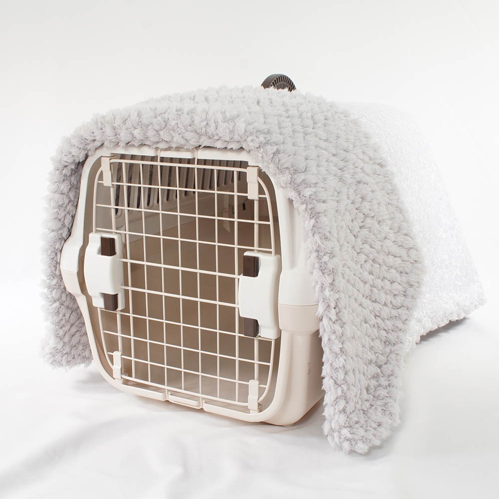 あったか３WAY キャリーカバーブランケット リバティプリント Betsy グレーファー＜マルチ幅＞ Mサイズ（トグルボタン無し）