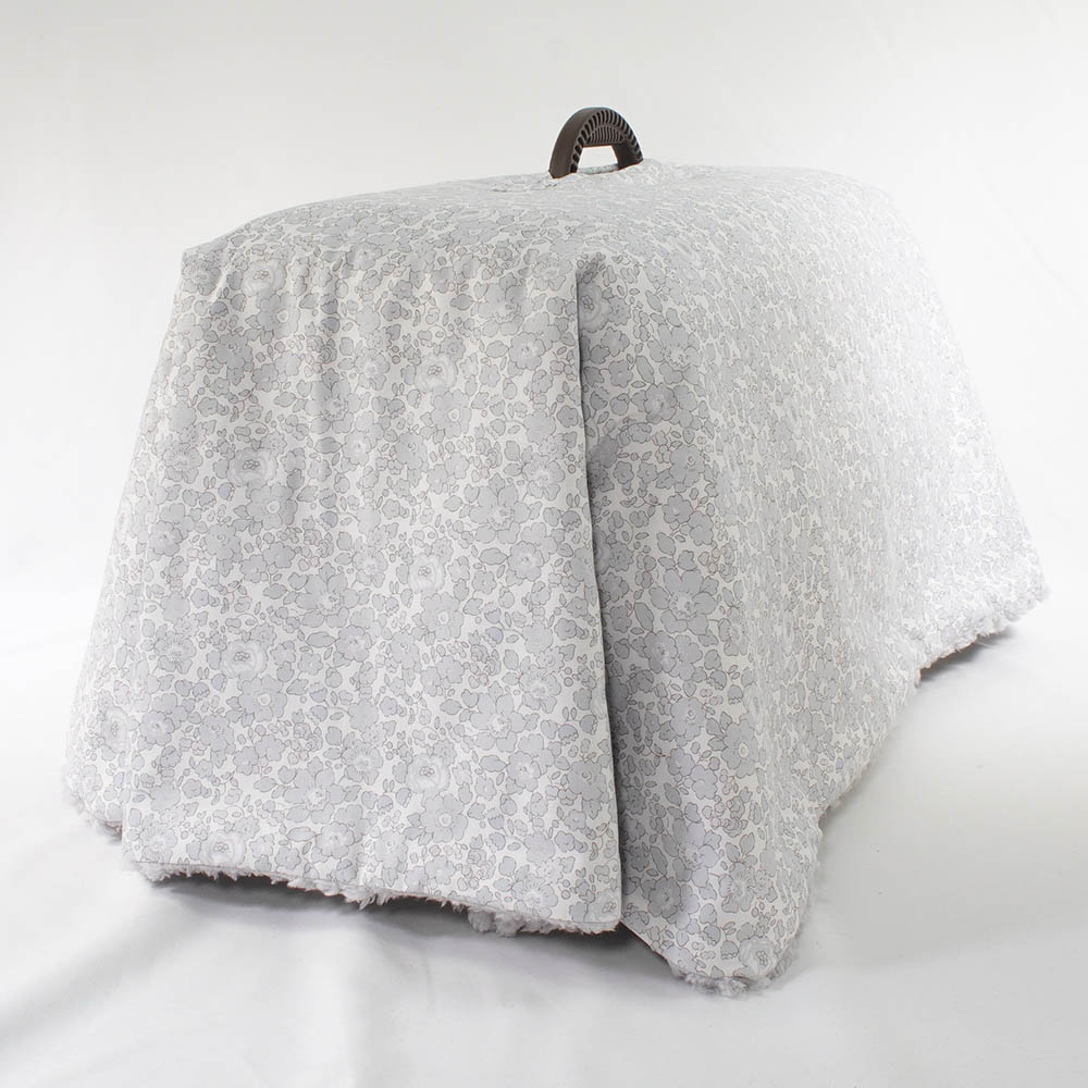 あったか３WAY キャリーカバーブランケット リバティプリント Betsy グレーファー＜マルチ幅＞ Mサイズ（トグルボタン無し）