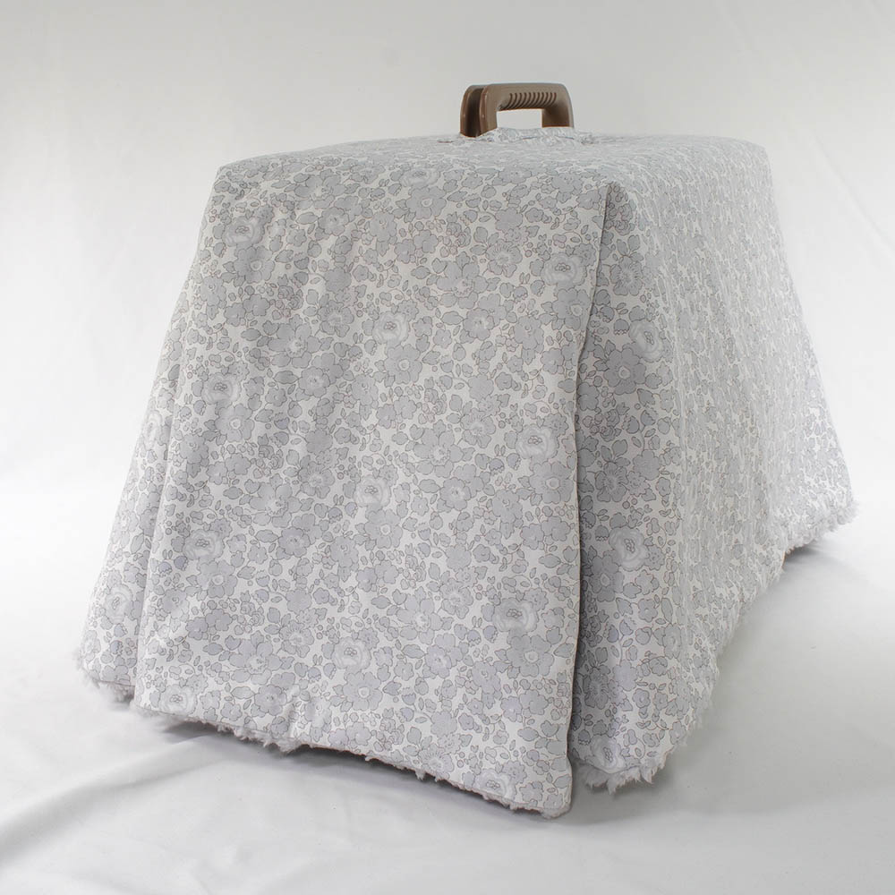 あったか３WAY キャリーカバーブランケット リバティプリント Betsy グレーファー＜マルチ幅＞ Mサイズ（トグルボタン無し）