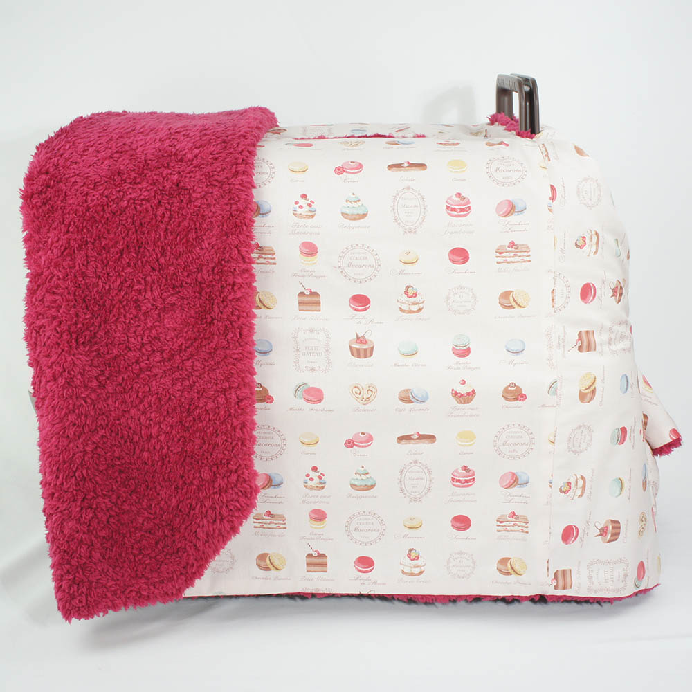 あったか３WAY キャリーカバーブランケット マカロンピンクラズベリー ＜マルチ幅＞ Ｌサイズ（トグルボタン付き）