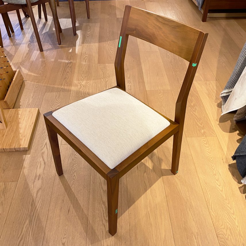 【30％OFF】【1台限り】【青山直営店】 キールチェア 肘なし ウォルナット CH6：アイボリー