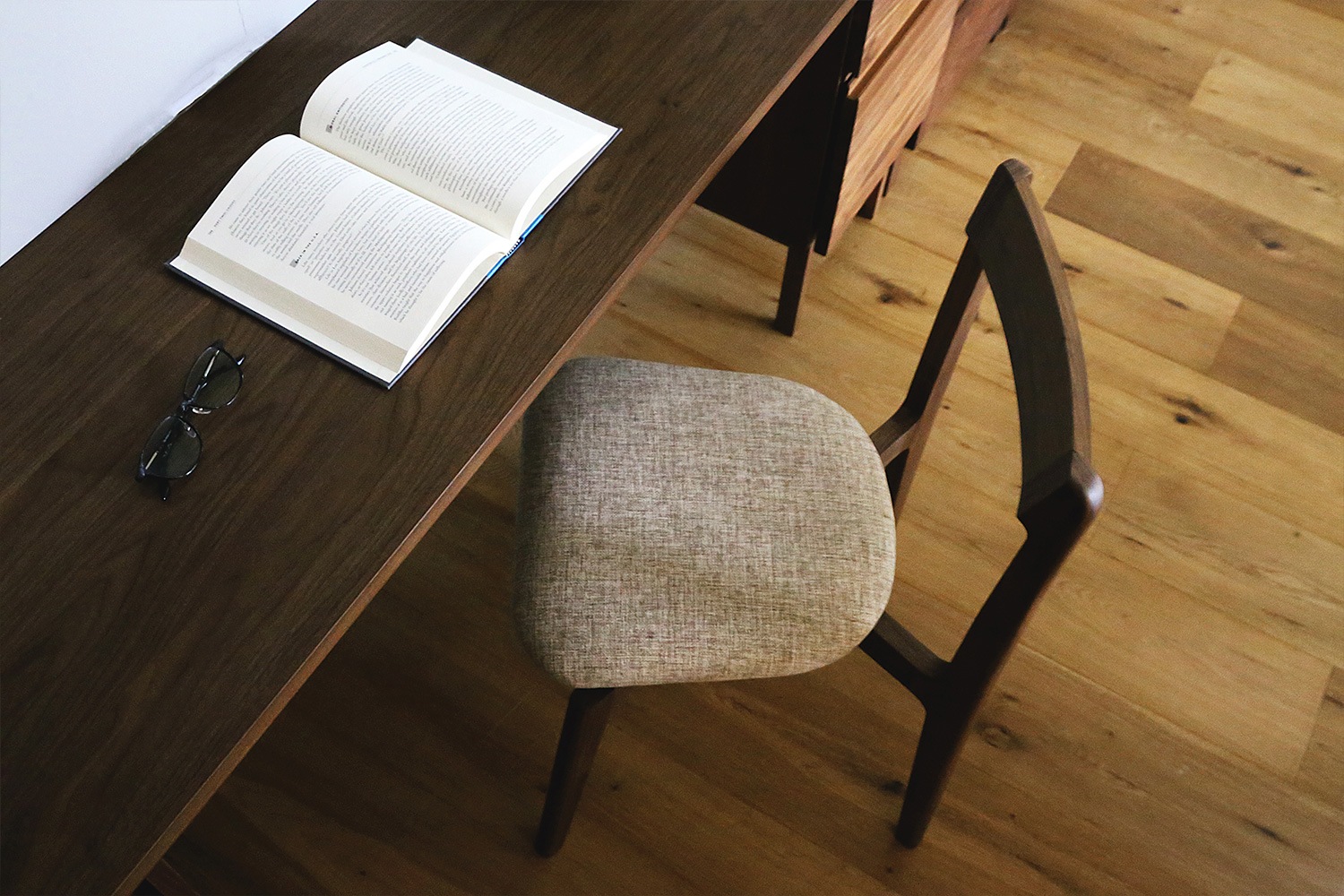 RIALTO CHAIR ウォルナット/布座【受注生産品】