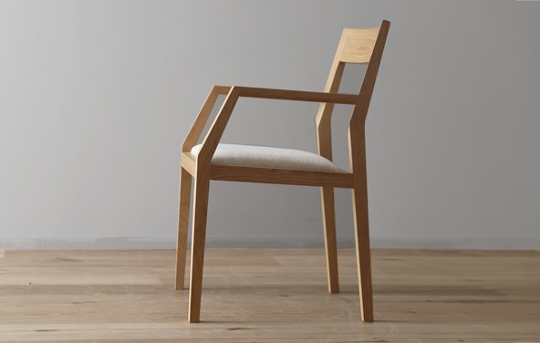 KIEL CHAIR 肘付き ウォルナット【受注生産品】 