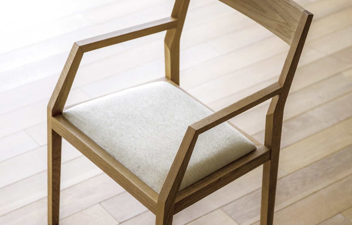 KIEL CHAIR 肘付き ウォルナット【受注生産品】 