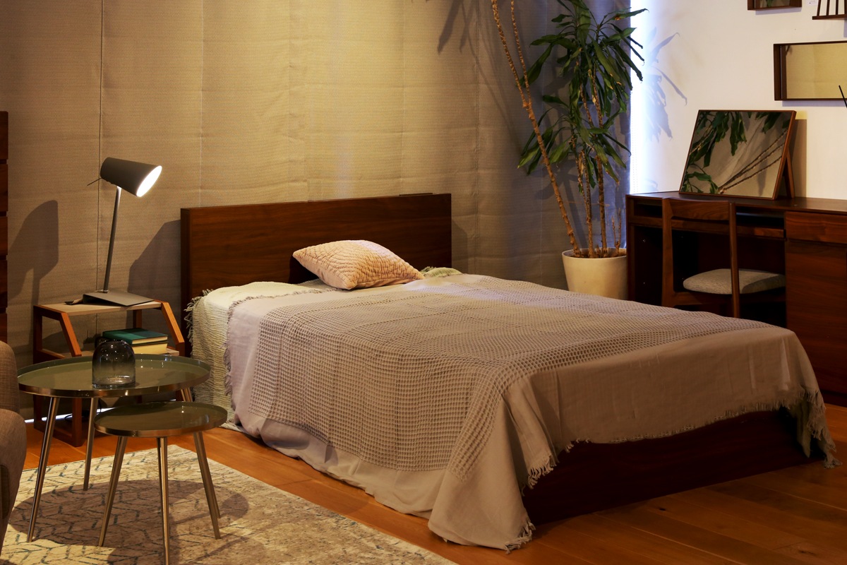 【廃番25％OFF】 MUR BED ダブル ウォルナット
