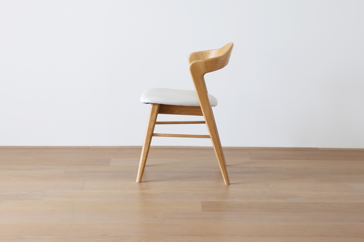 30％OFF】【1台限り】【本社直営店】SWELL CHAIR オーク /白座面 4