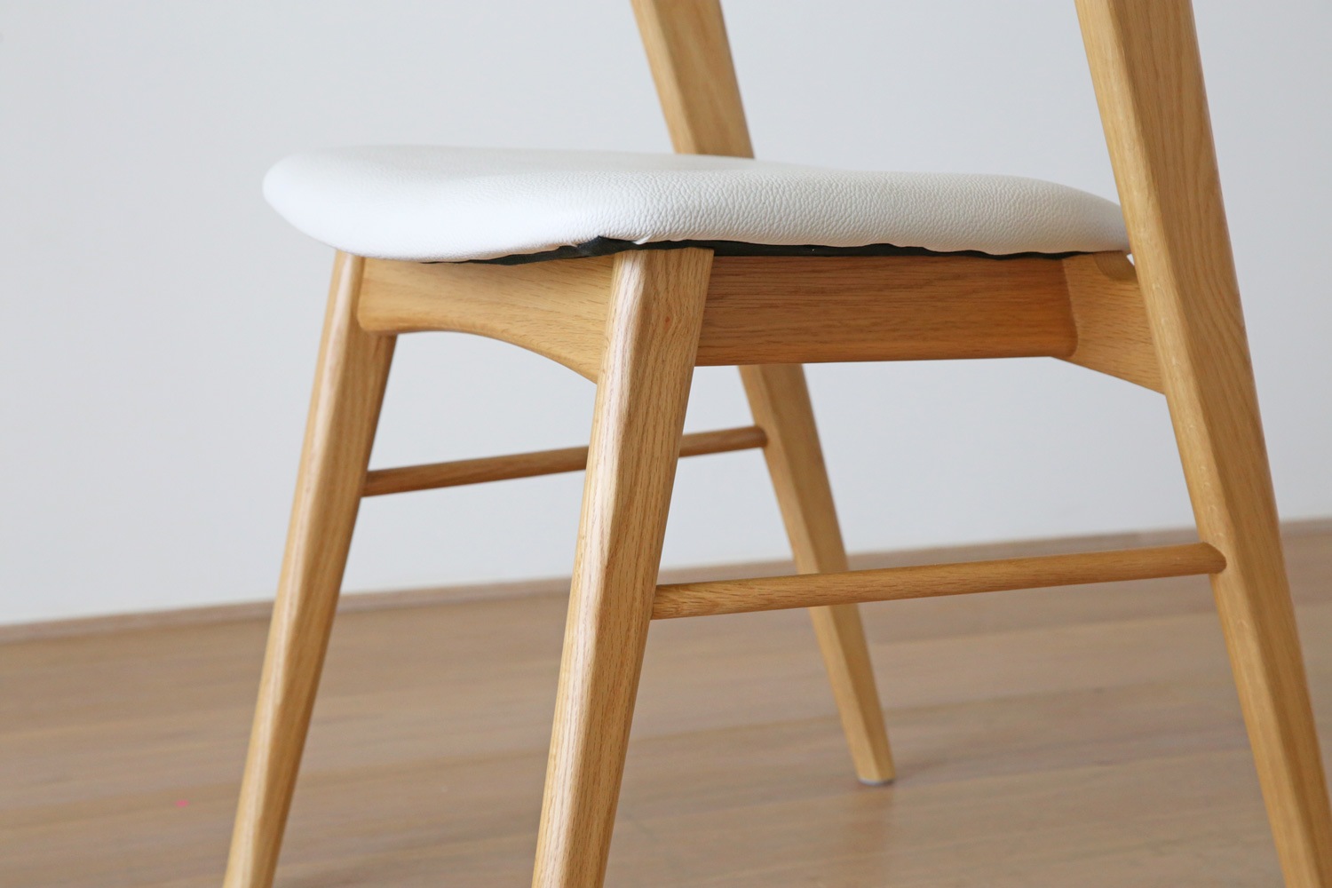 30％OFF】【1台限り】【本社直営店】SWELL CHAIR オーク /白座面 5