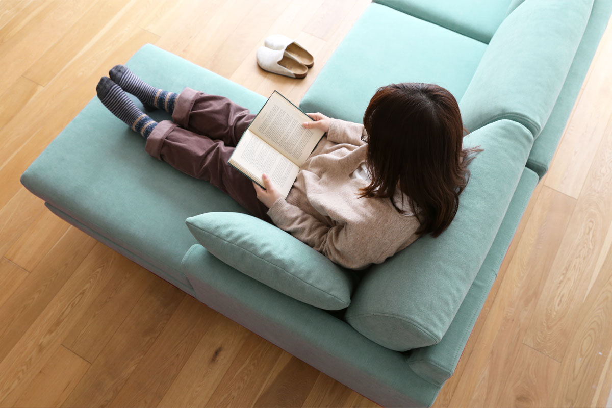 LEO SOFA カウチタイプ グレー 2人掛け（左肘）＋シェーズロング（右肘）　オーク脚/ウォルナット脚