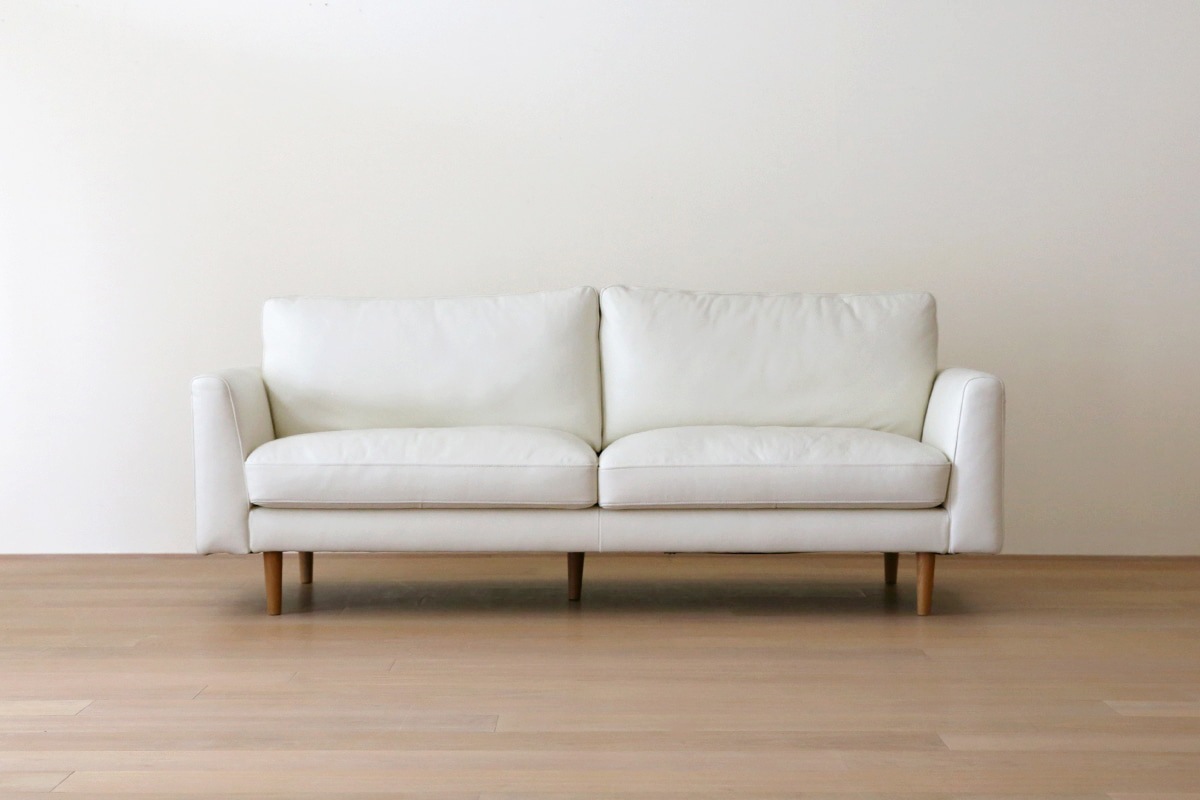 廃番25%OFF】SERUM SOFA 3人掛け アイボリー オーク脚/ウォルナット脚 廃番25%OFF】SERUM SOFA 3人掛け アイボリー オーク脚/ウォルナット脚