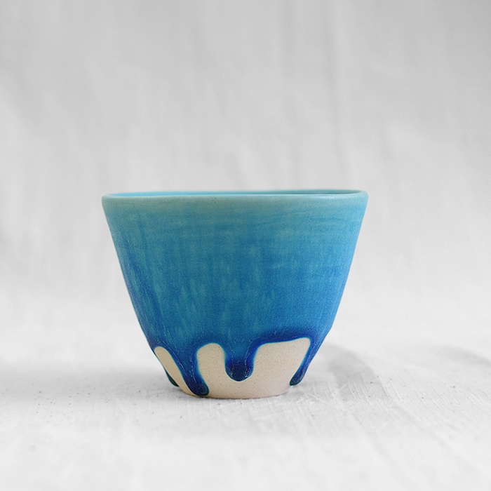 本間友幸 薔薇貫入釉 三角カップ「薔薇の泉」 | ホンマトモユキ