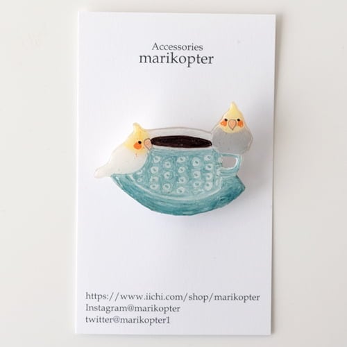 ※6月下旬発送※ marikopter ブローチ／カップ＆ソーサー（緑）とオカメインコ【マリコプター アクセサリー】