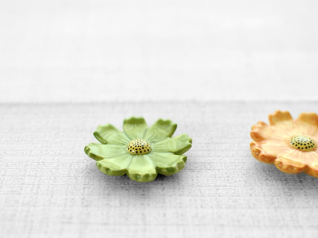 もちもち　お取り置き　1/19まで 花モチーフ　グリーン系◡̈♥︎ 京千 秋桜（コスモス）の箸置き／5カラー 【カトラリー】 | sen（京千