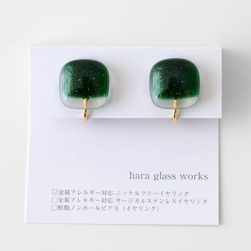 hara glass works ピアス／ふんわりスクエアのガラス（ハラ グラス