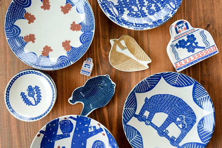 倉敷意匠 KATAKATA 印判手の豆皿（クマ・アホウドリ） | 倉敷意匠計画