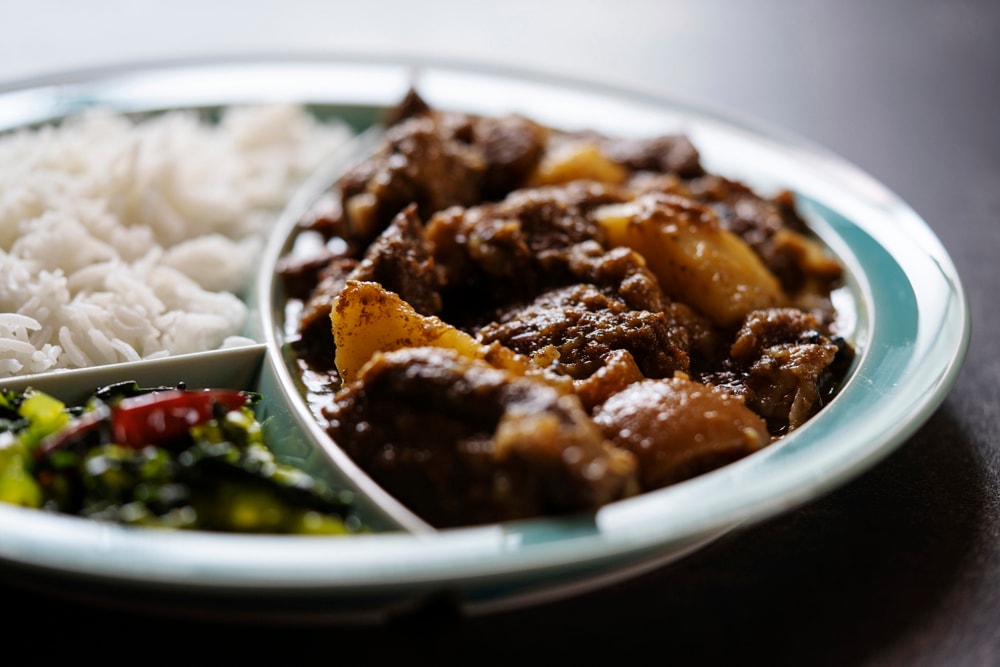 zen to] 仕切りが取れる カレー皿【amabro アマブロ 波佐見焼