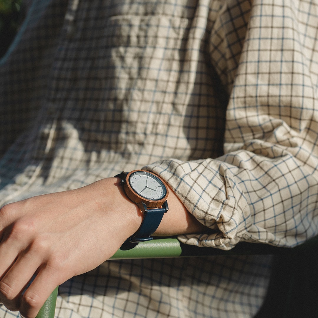 KERBHOLZ｜FRED 40mm フレッド ウォールナット ブラック ネイビー（ソーラー） 画像2