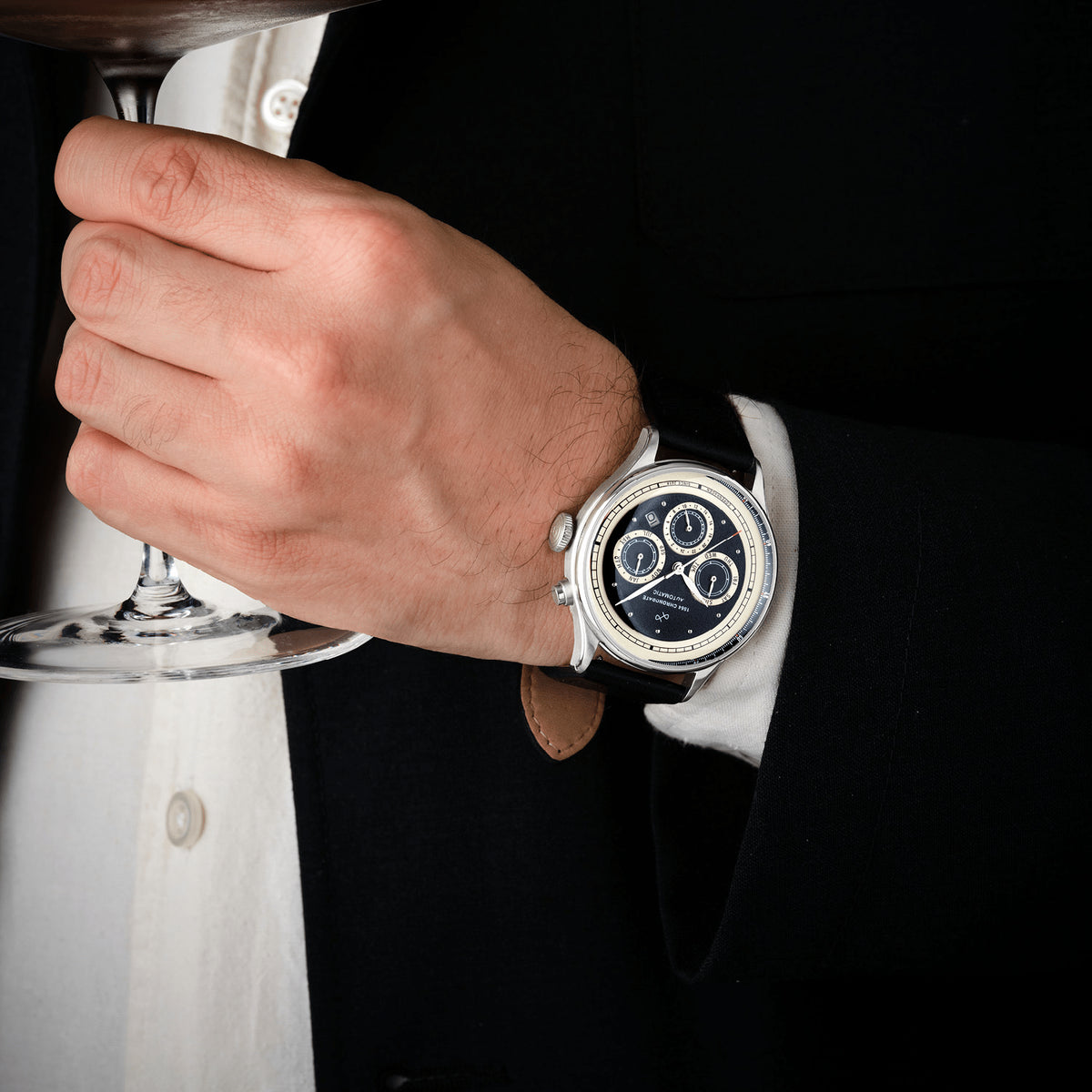 【500本限定】AV86(旧 ABOUT VINTAGE)|10th 1564 Chronodate Automatic 39mm/Black(自動巻き) 画像3