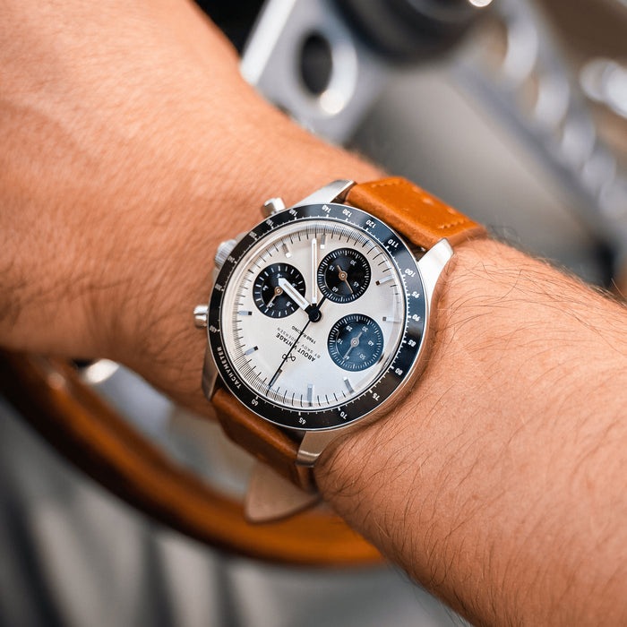 AV86(旧 ABOUT VINTAGE アバウトヴィンテージ)|1960 Racing Chronograph 41mm レーシング クロノグラフ スチール シルバー ホワイトブラック ブラウンレザーベルト 画像2